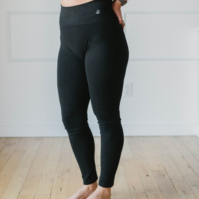 woman wearing black bamboo breathable seamless leggings