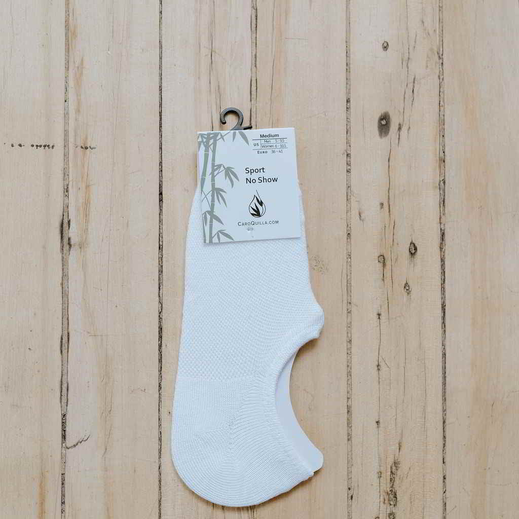 White bamboo no show sport socks, breathable