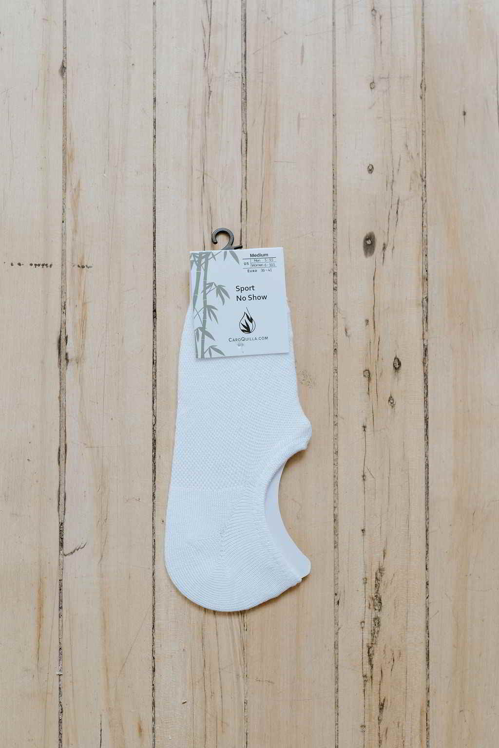 White bamboo no show sport socks, breathable