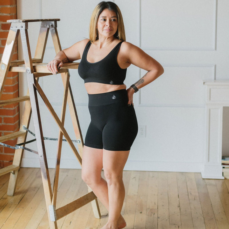 seamless bamboo long leg boy short in black with padded bra 