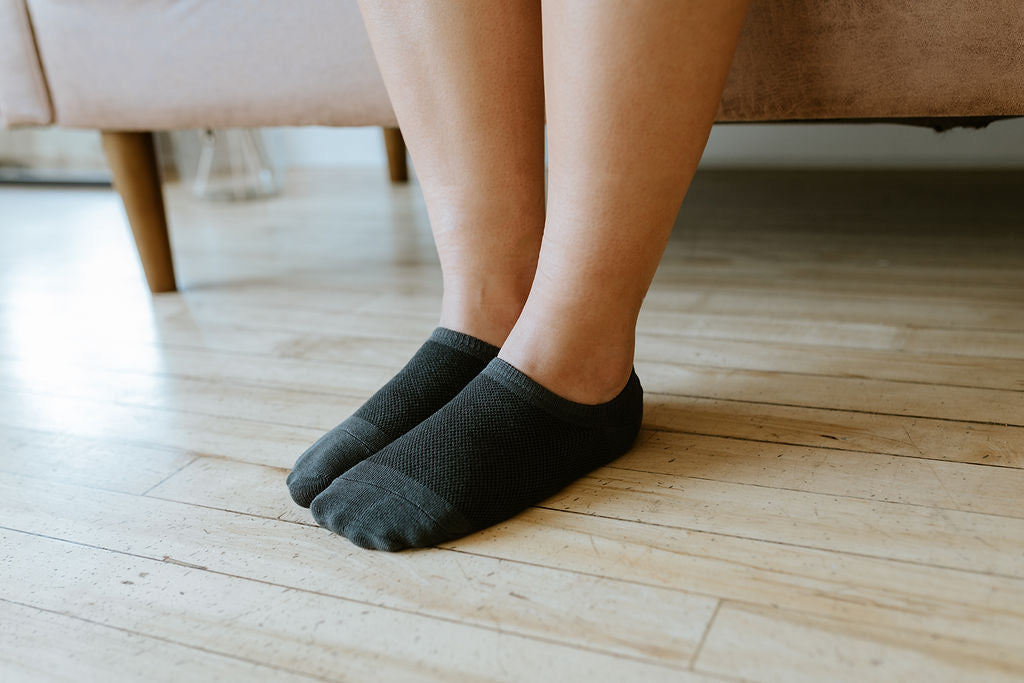 bamboo sport breathable socks in grey 