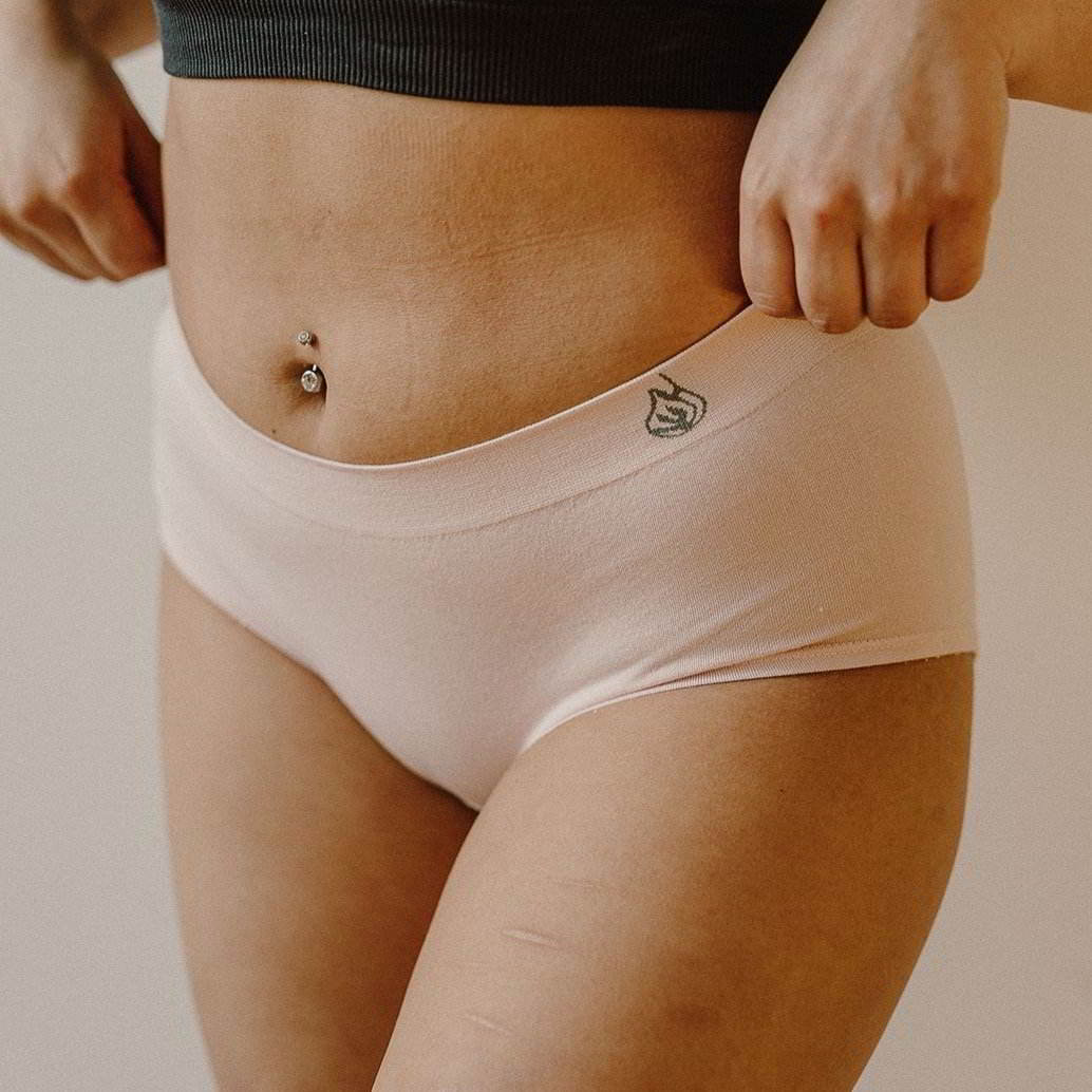 Today I choose to honor my beauty, my strength and my uniqueness. Link in  bio to shop Caroquilla's Bamboo underwear. #caroquillaunde