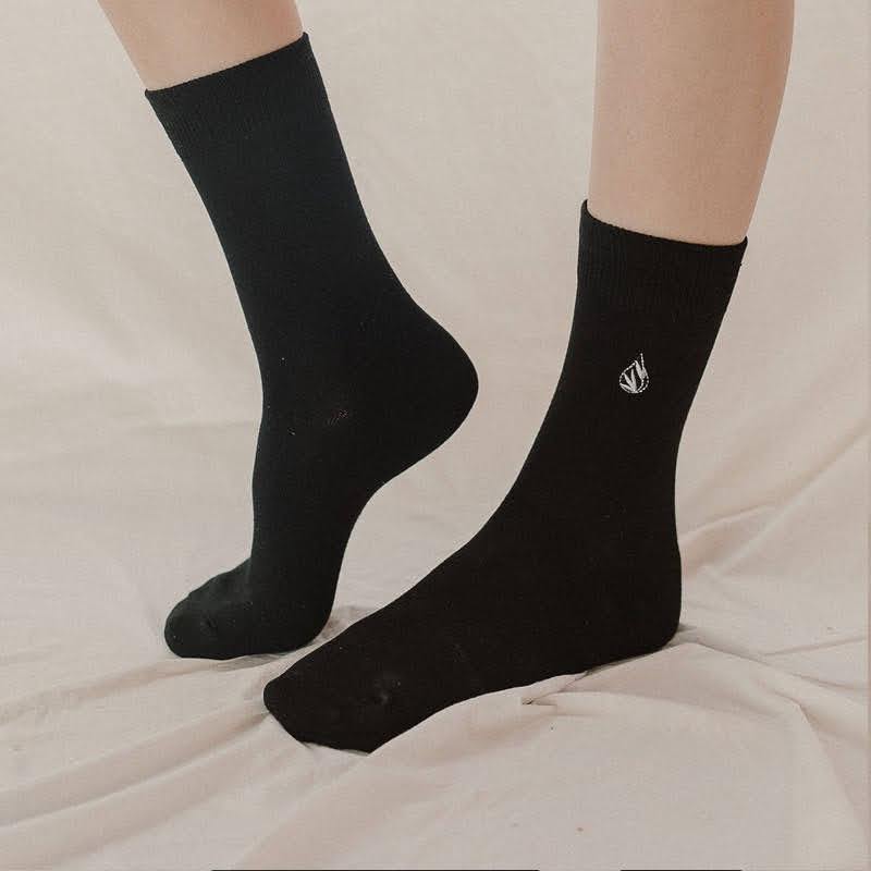 Mid-Crew socks black side