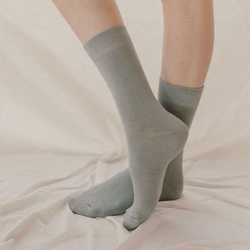 Mid-Crew socks grey side